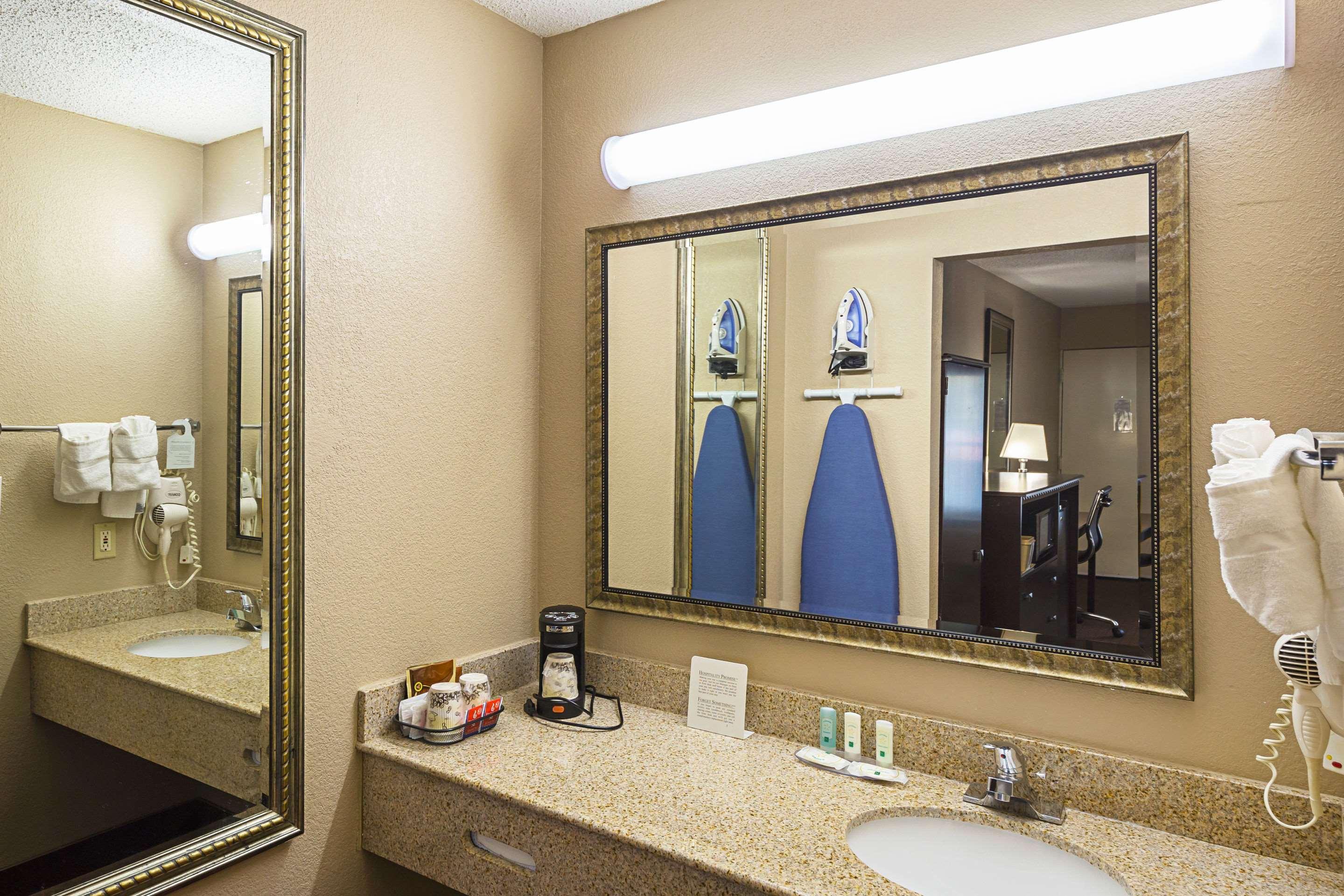 Quality Inn & Suites Greenville - Haywood Mall المظهر الخارجي الصورة