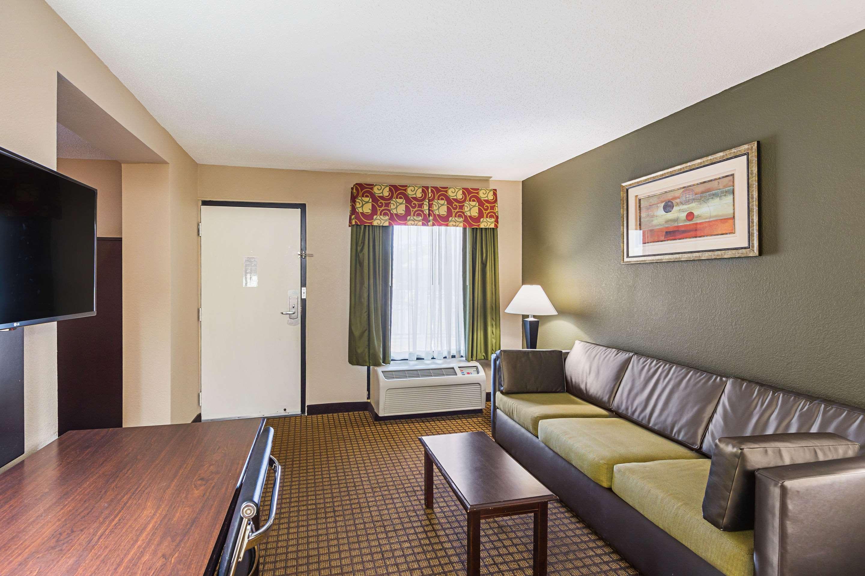 Quality Inn & Suites Greenville - Haywood Mall المظهر الخارجي الصورة